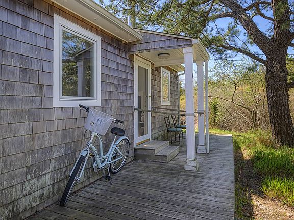 4th image of 40 Beach Ave