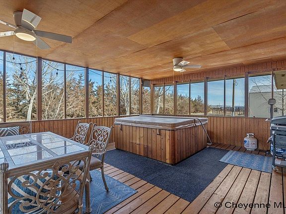 4th image of 374 Bluffview Rd