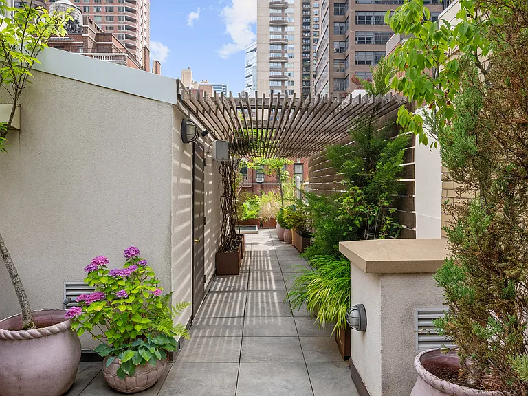 225 E 48th St #TOWNHOUSE — Photo 20