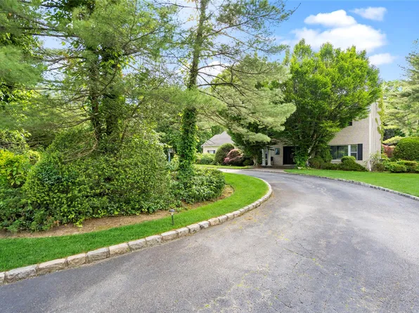 2 Harbor Court W, Roslyn Harbor, NY 11576