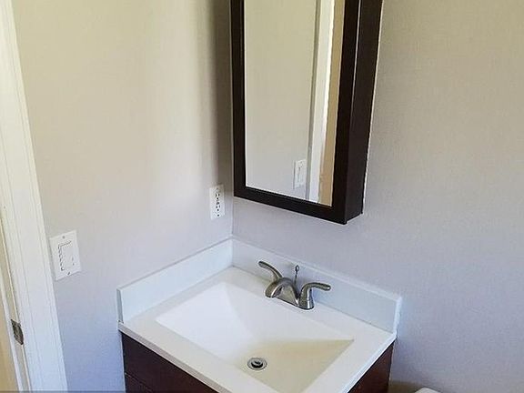 4th image of 650 NE 39th St