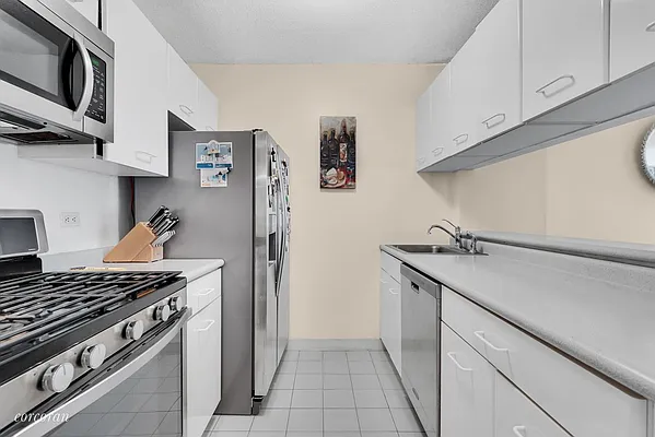 Sold by Corcoran | media 11
