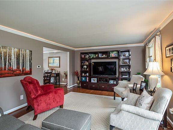 4th image of 25 Tolewood Dr