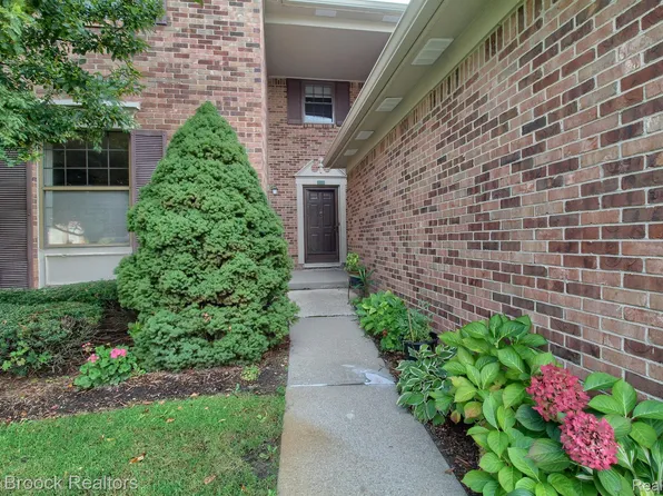 29865 Indian Trl, Farmington, MI 48331