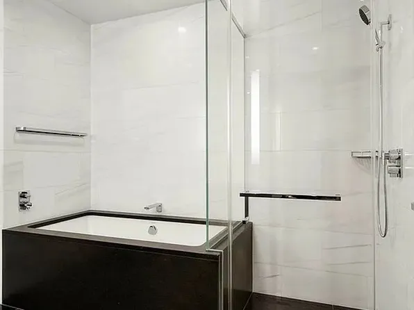 50 Riverside Boulevard image 7 of 10