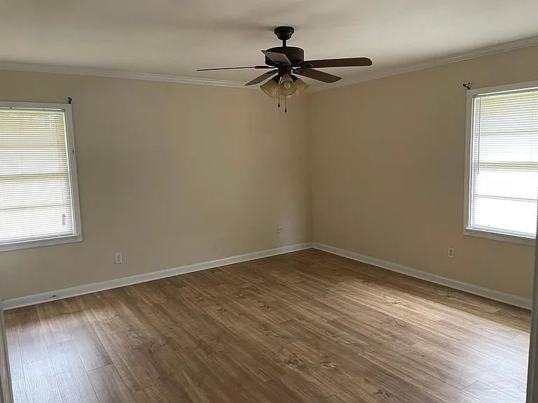 107 Juanita Dr — Photo 8