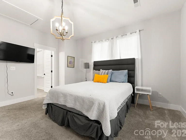 648 W End Dr — Photo 32