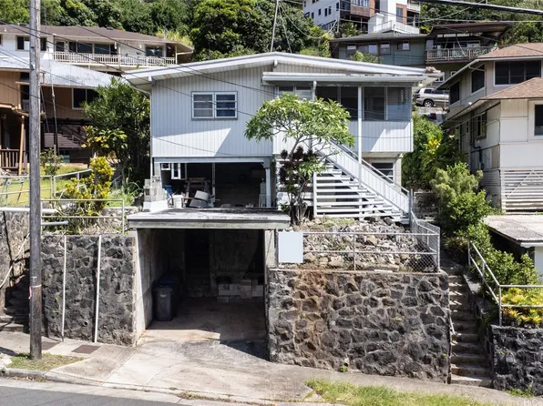 2233 Waiomao Rd, Honolulu, HI 96816