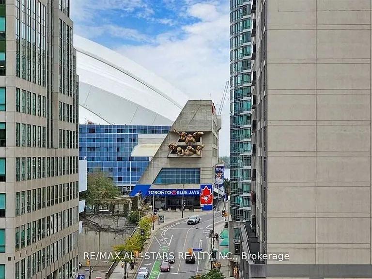 36 Blue Jays Way #711/712 — Photo 24
