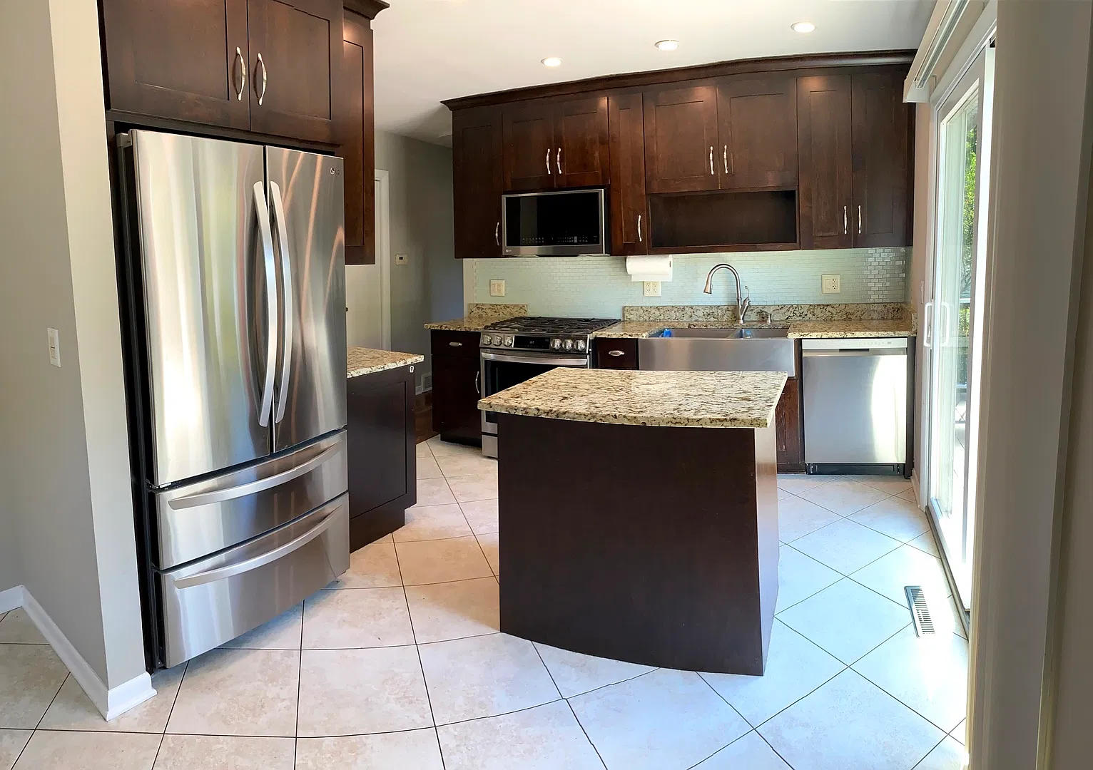 3 bed, 2063 sqft, $3,300 — Photo 3