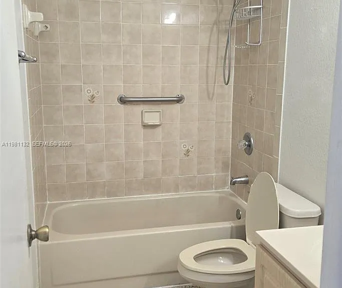 142 SW 18th Ave #30 — Photo 4