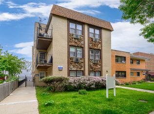7241 N Ridge Blvd APT 301, Chicago, IL 60645