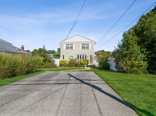 1582 4th St, West Babylon, NY 11704