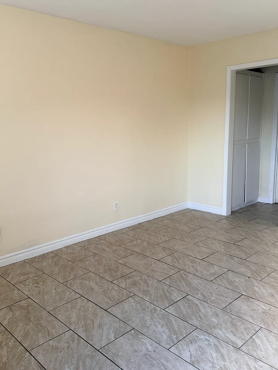 Building Photo - 2616 E Mesquite Ave #2