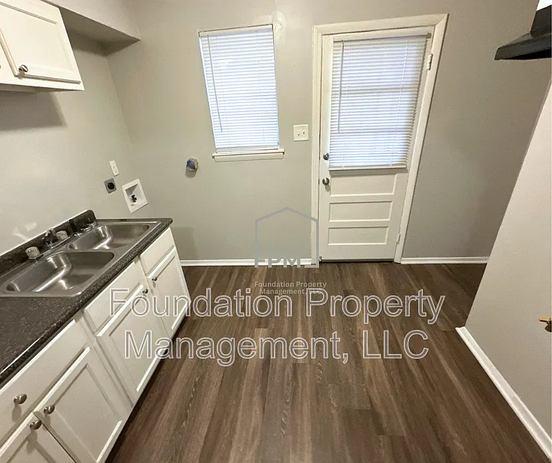 2 bed, 1.0 bath, 950 sqft, $745 — Photo 3