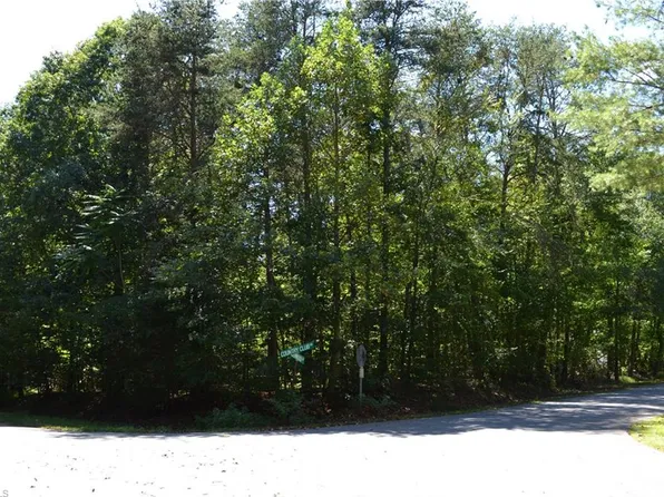 332 Deerwood Ln, Stoneville, NC 27048