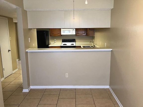 2nd image of 611 Baylor Dr