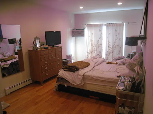 Rented by Alexiou Realty | media 6