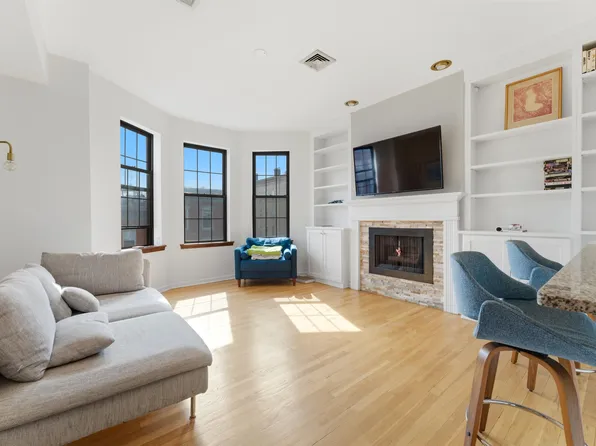 902 Willow Avenue image 1 of 7