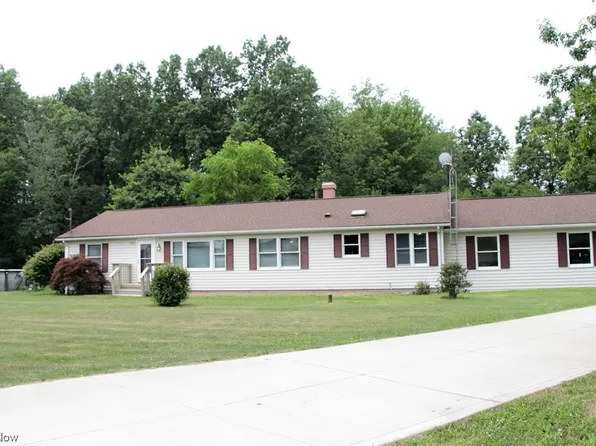 6281 Peck Rd, Ravenna, OH 44266
