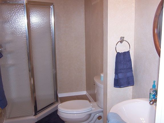 Lower Full Bath/Porcelean