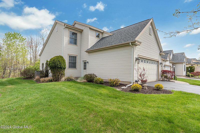 2nd image of 17 Walden Fields Drive