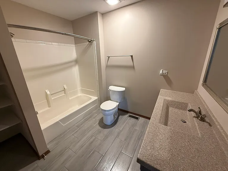 15546 Whitehall Ln — Photo 15