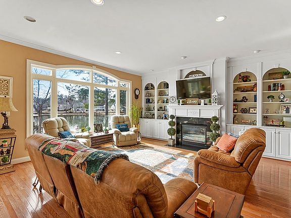 4th image of 228 Compass Point