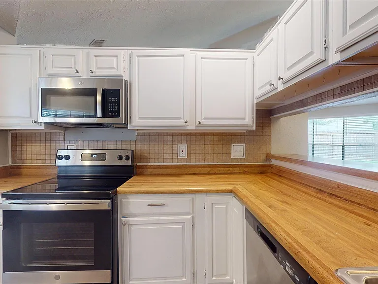 2331 Barrington Place Dr — Photo 16