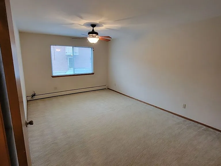 1005 S East St — Photo 33
