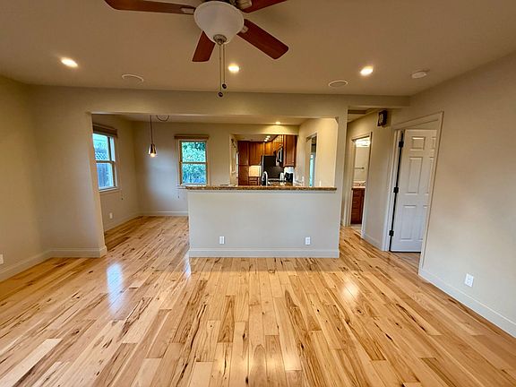 5th image of 1665 Laurel Ave