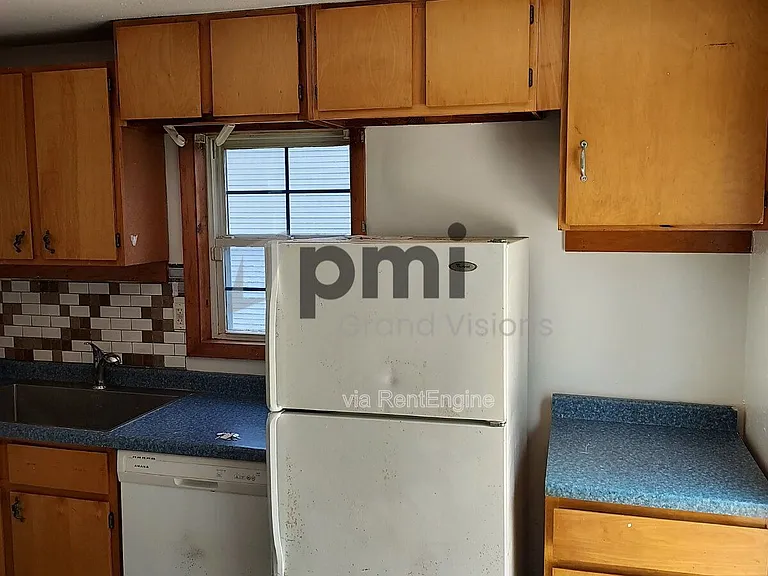 1719 W Olive St — Photo 3