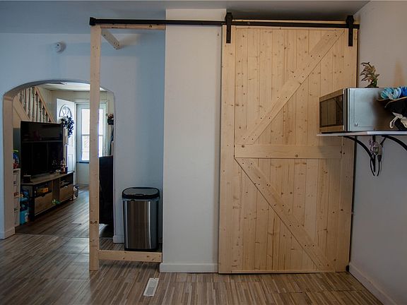 5th image of 545 W Brady St