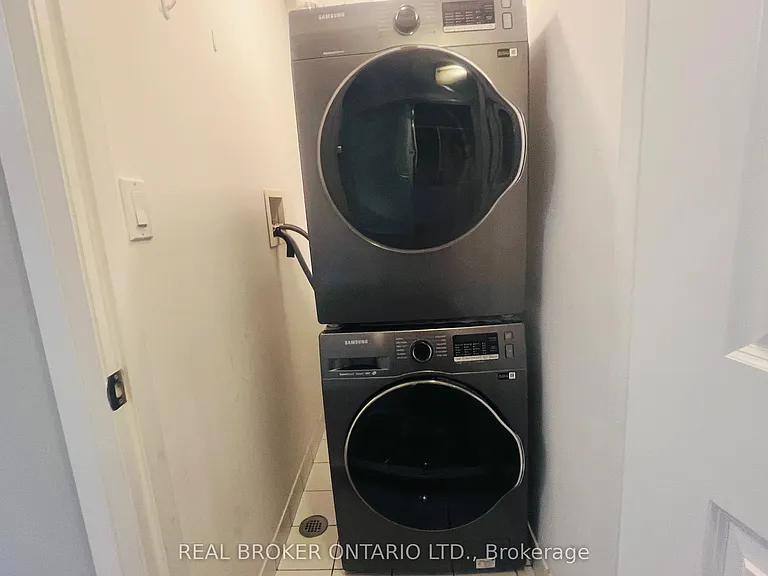 320 John St #214 — Photo 21