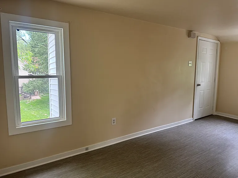 38 1/2 S Elm St #2 — Photo 8