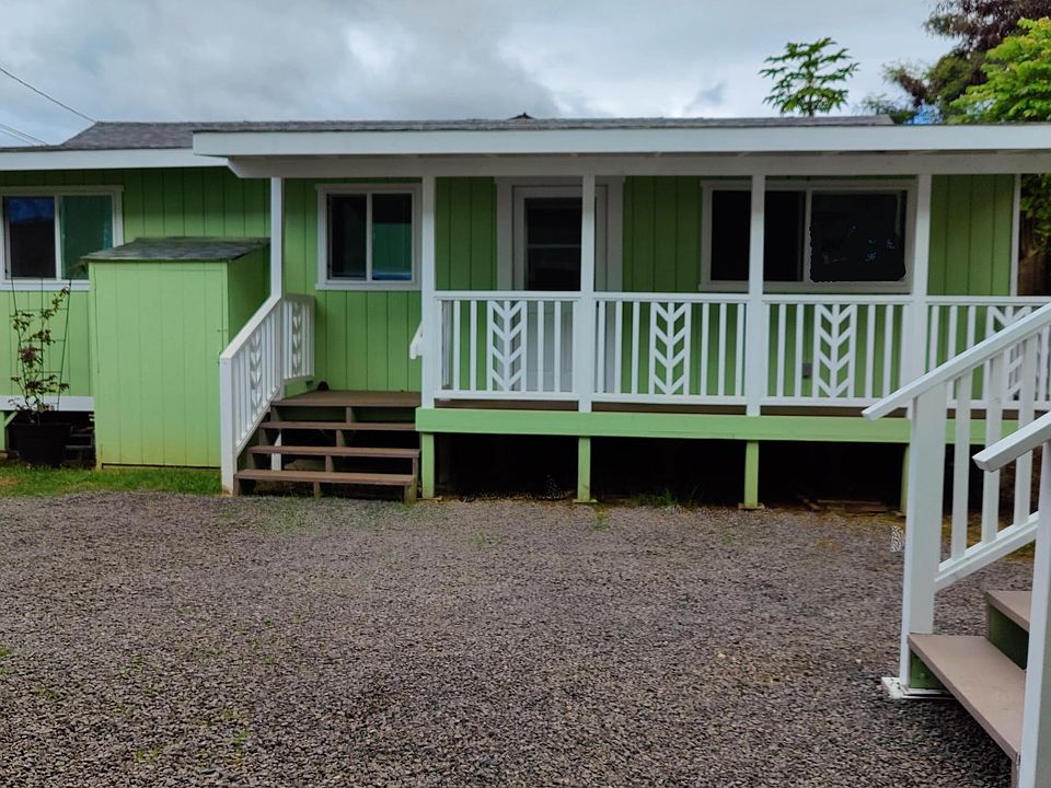 Front of unit with deck - Yes that is pistachio green!