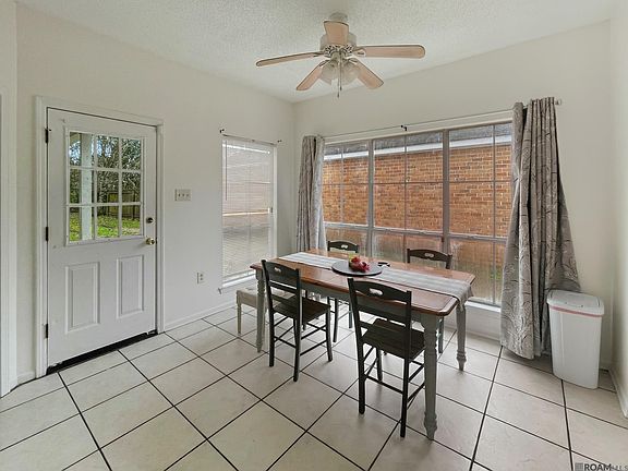 4th image of 301 Meadow Bend Dr
