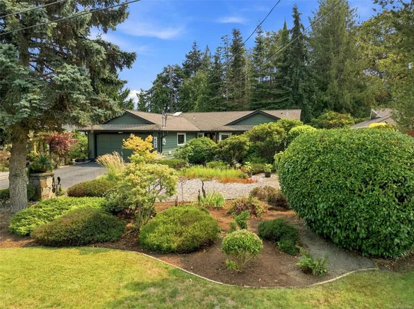 1056 Mallard Pl, Qualicum Beach, BC V9K 1E8