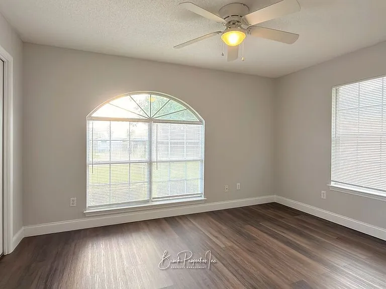 2520 Southern Oaks Dr — Photo 16
