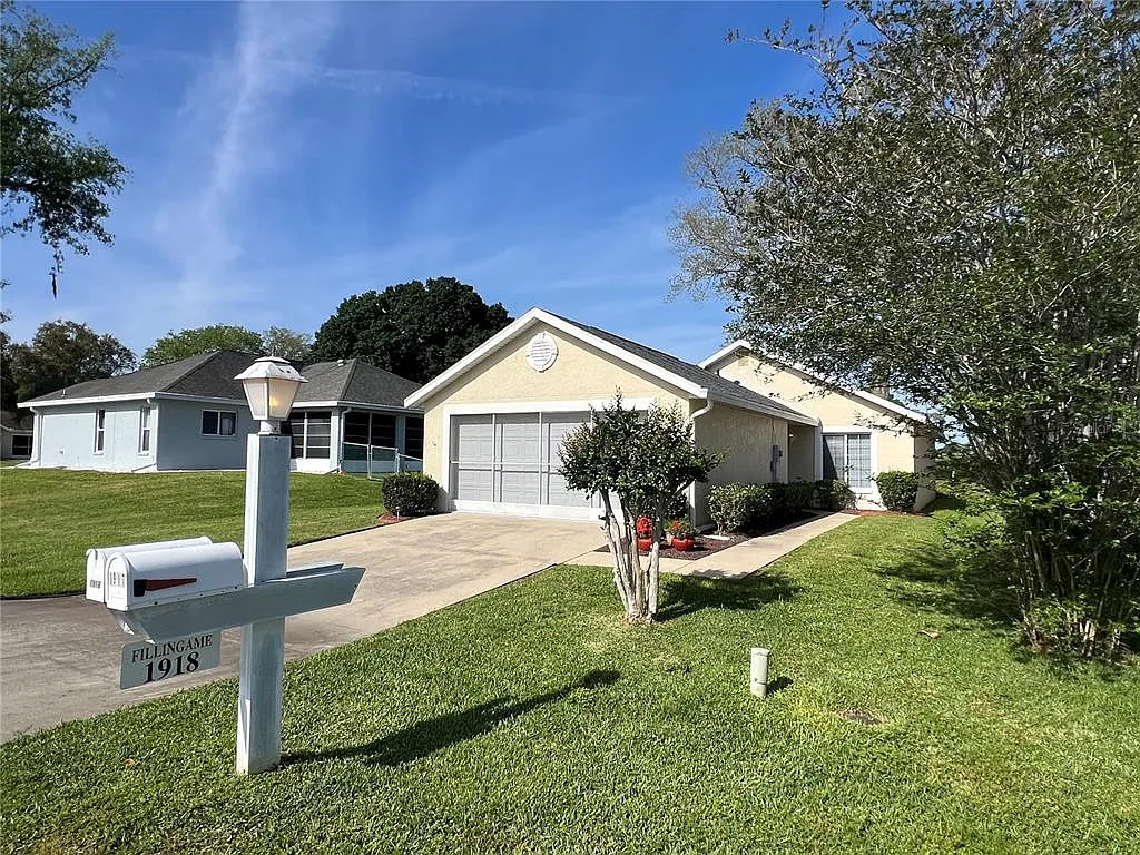 2 bed, 2.0 bath, 1061 sqft, $2,000 — Photo 2