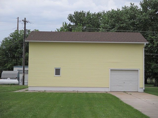 2nd image of 106 Esplanade St