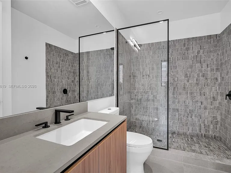91 NW 27th St #204 — Photo 8
