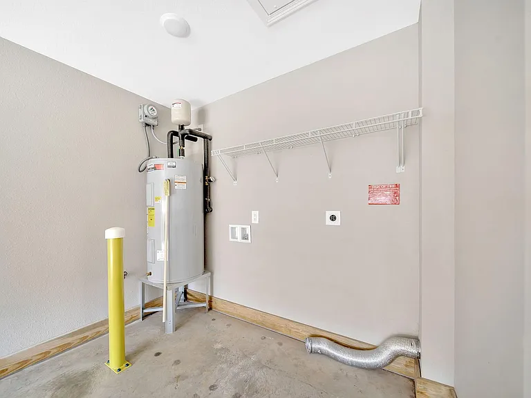 HILLRISE APARTMENTS — Photo 36