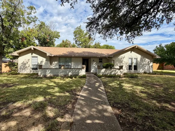 3401 Oakridge Ln, Waco, TX 76708