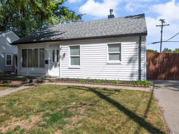 10320 Troy St, Oak Park, MI 48237