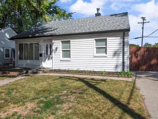 10320 Troy St, Oak Park, MI 48237