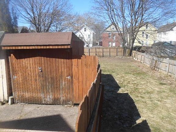 5th image of 1052 W 31st St