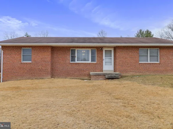 201 Rebel Hill Dr, Augusta, WV 26704