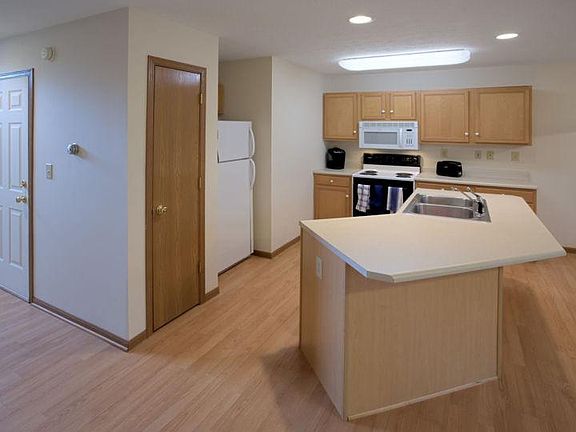 4th image of 3850 Amber Ct
