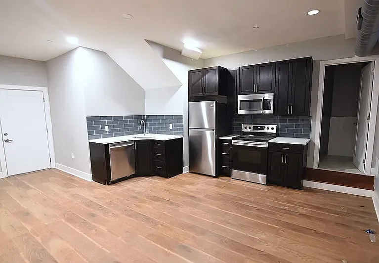1525 W Girard Ave — Photo 2
